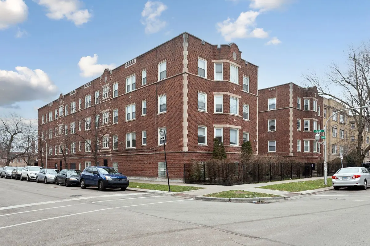 7381 N Damen Avenue
