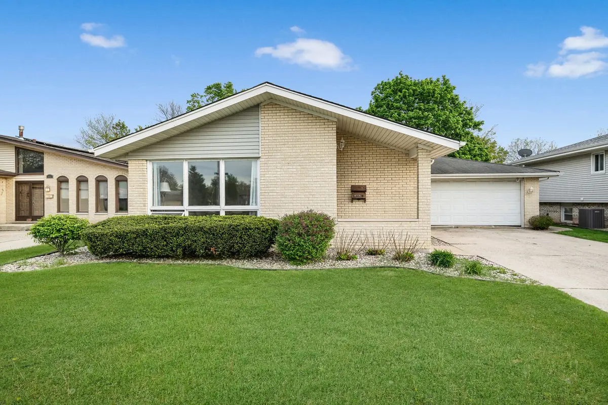 5911 W 125th Place