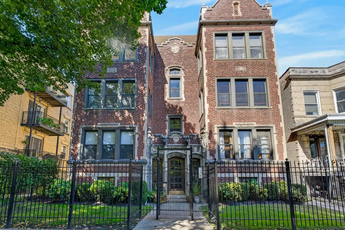 1252 W Winona Street