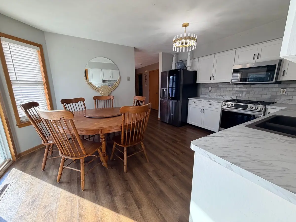 4833 Zenith Parkway