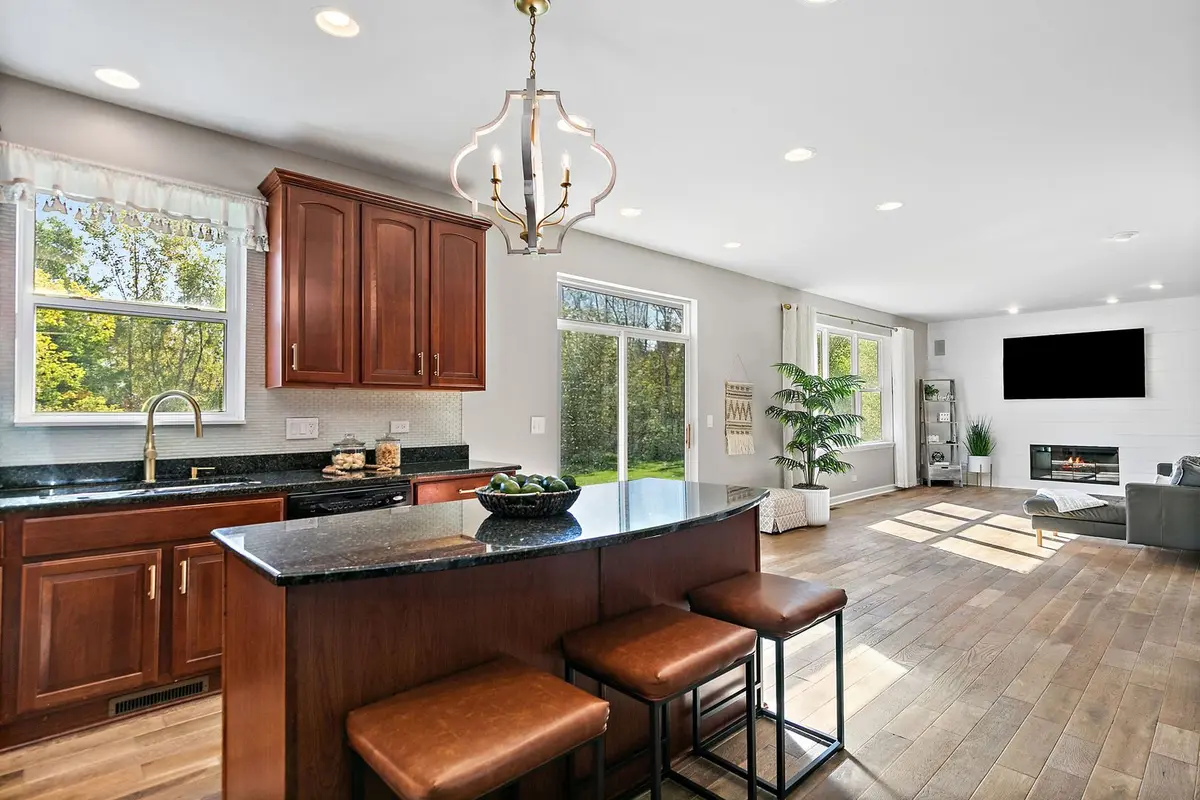 2370 Fishhook Way