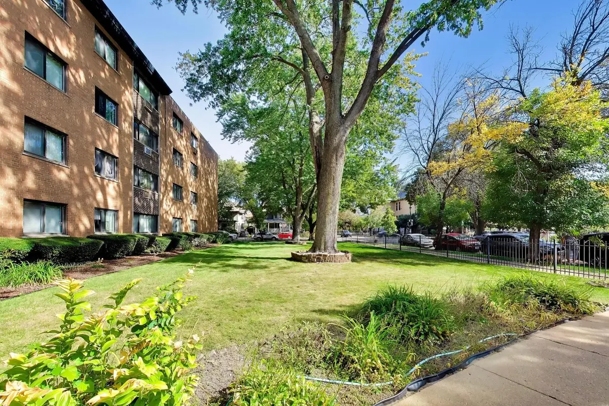 1600 W Greenleaf Avenue