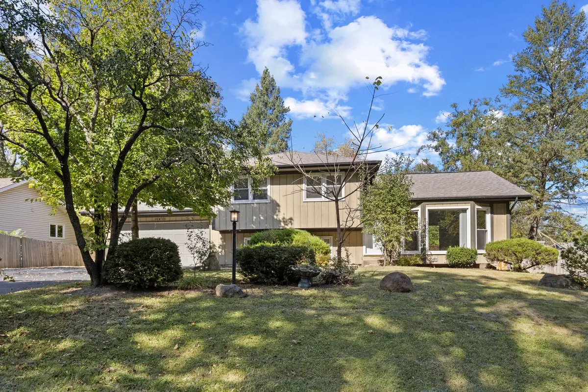 28W700 BARNES Avenue