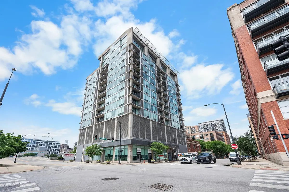 700 W Van Buren Street