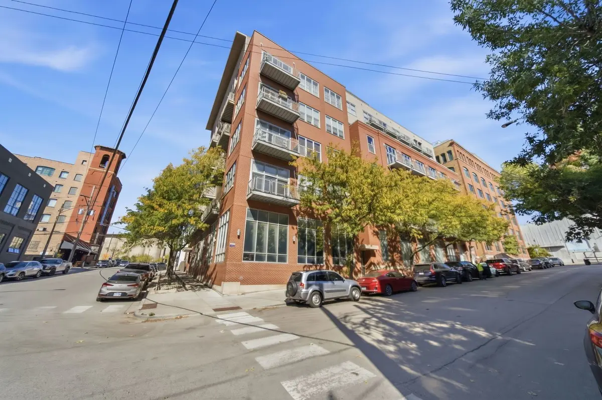 824 W SUPERIOR Street