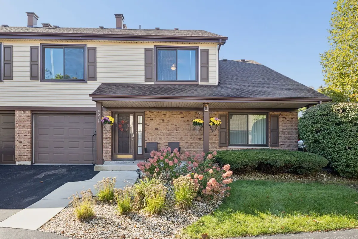 9239 WOODBURY Court