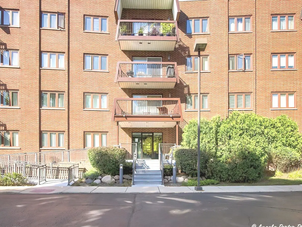 400 E Dundee Road