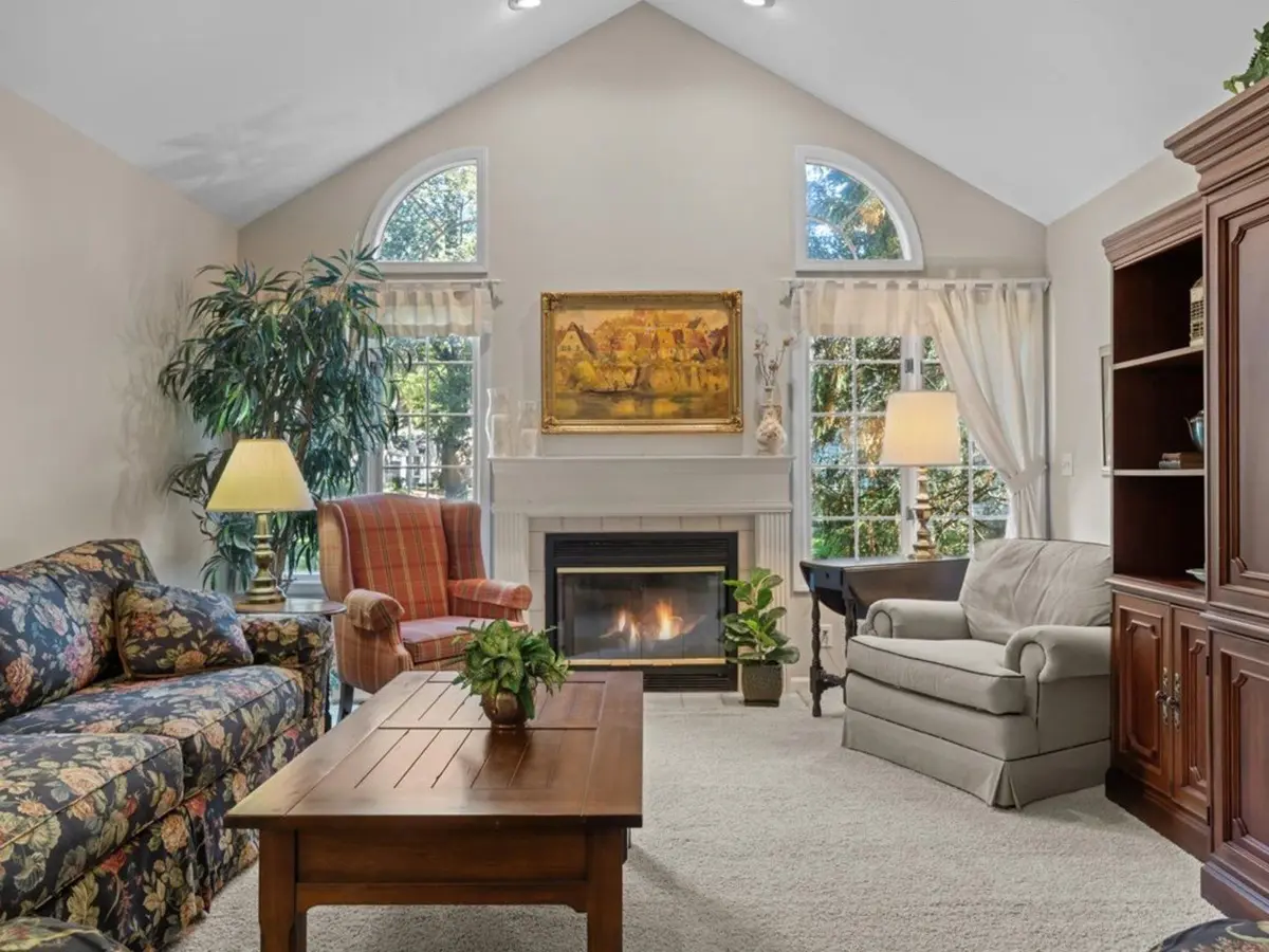 273 Governors Lane