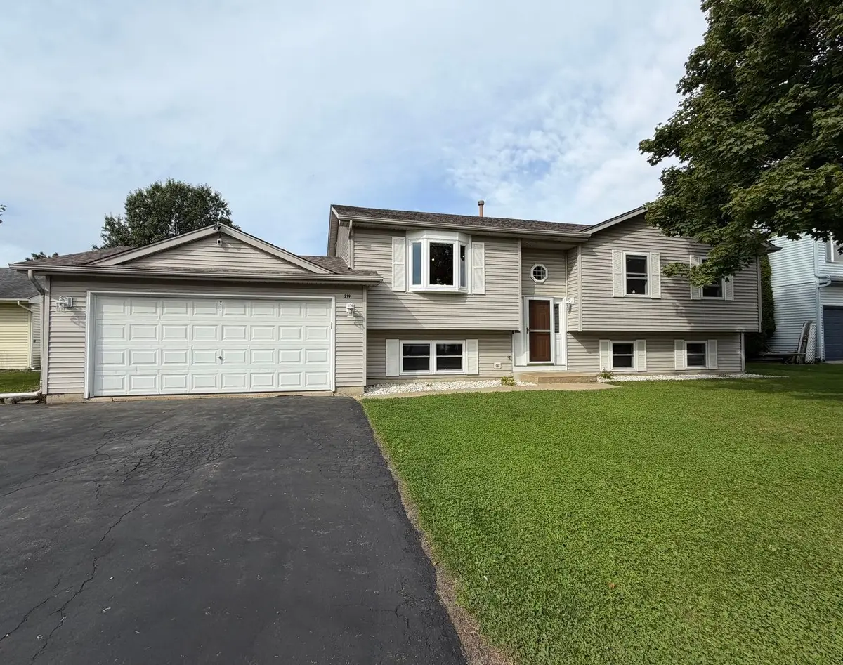 219 NEWPORT Trail