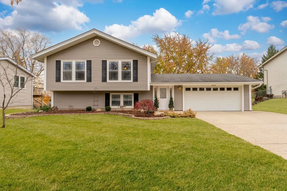 309 Plymouth Lane NW