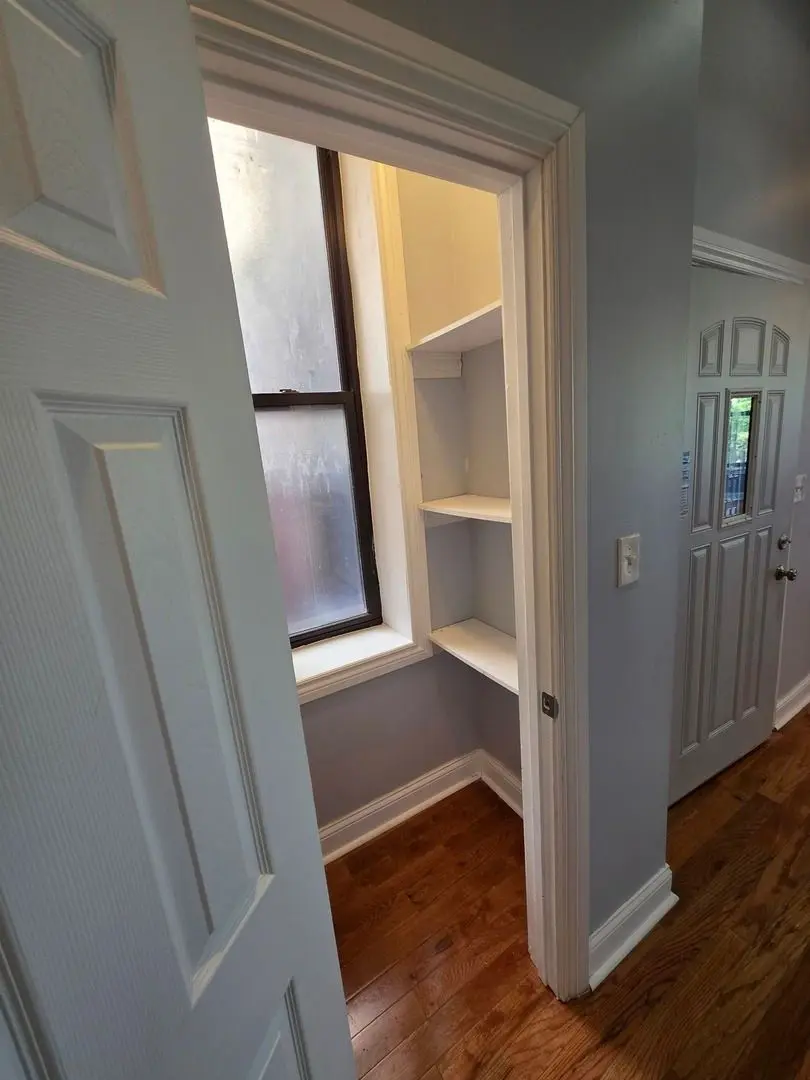 517 E 46th Place E