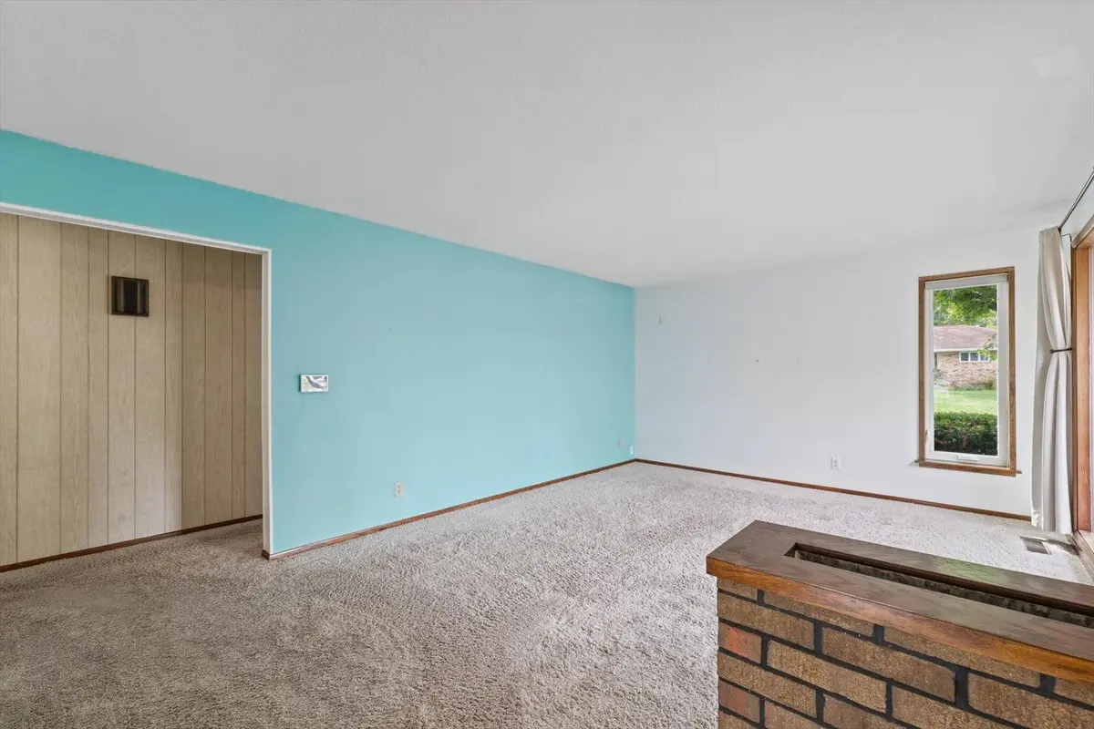903 Crestview Drive