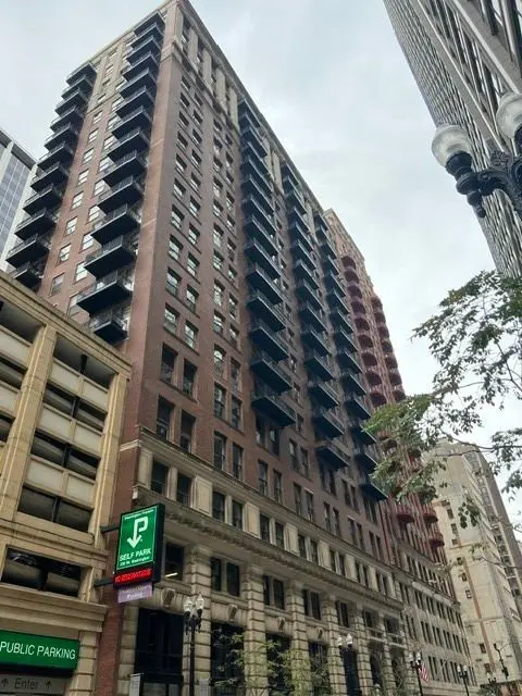 212 W Washington Street W