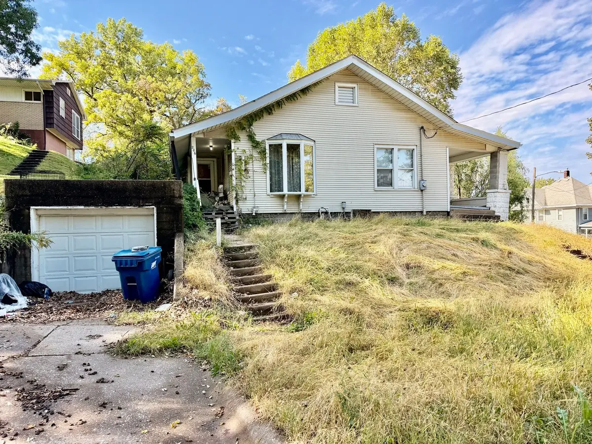 206 8th Street