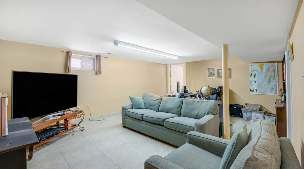 4832 W 107th Street