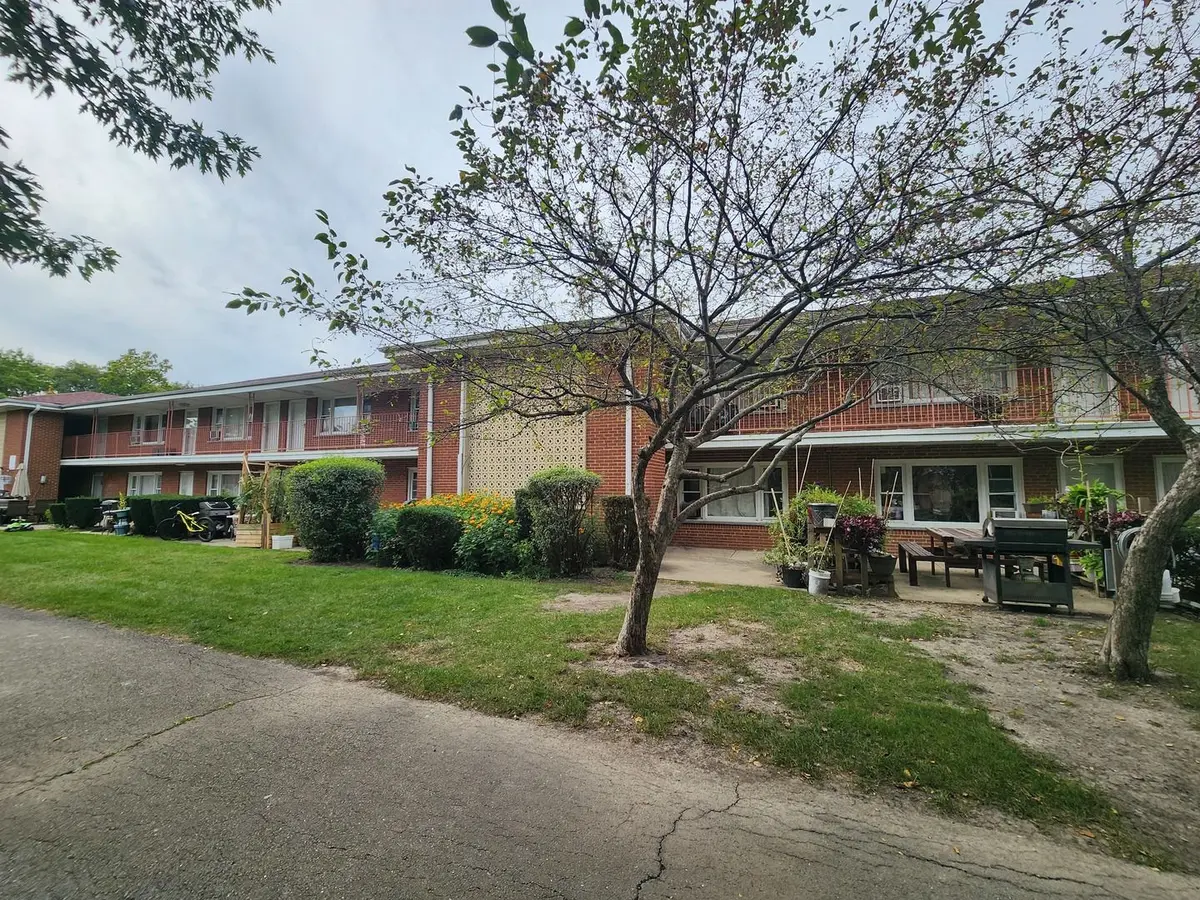 1107 E ALGONQUIN Road