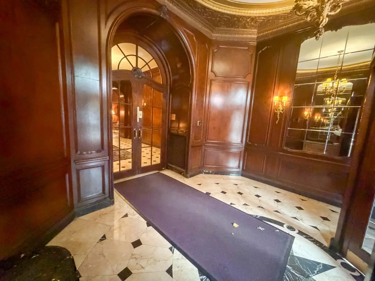 2000 N Lincoln Park West