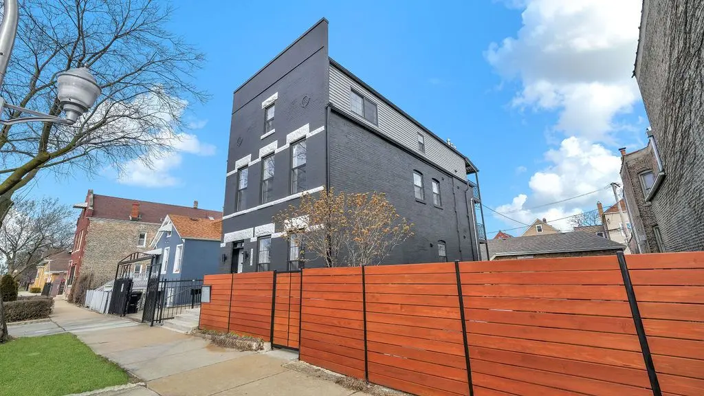 2704 W 24th Place