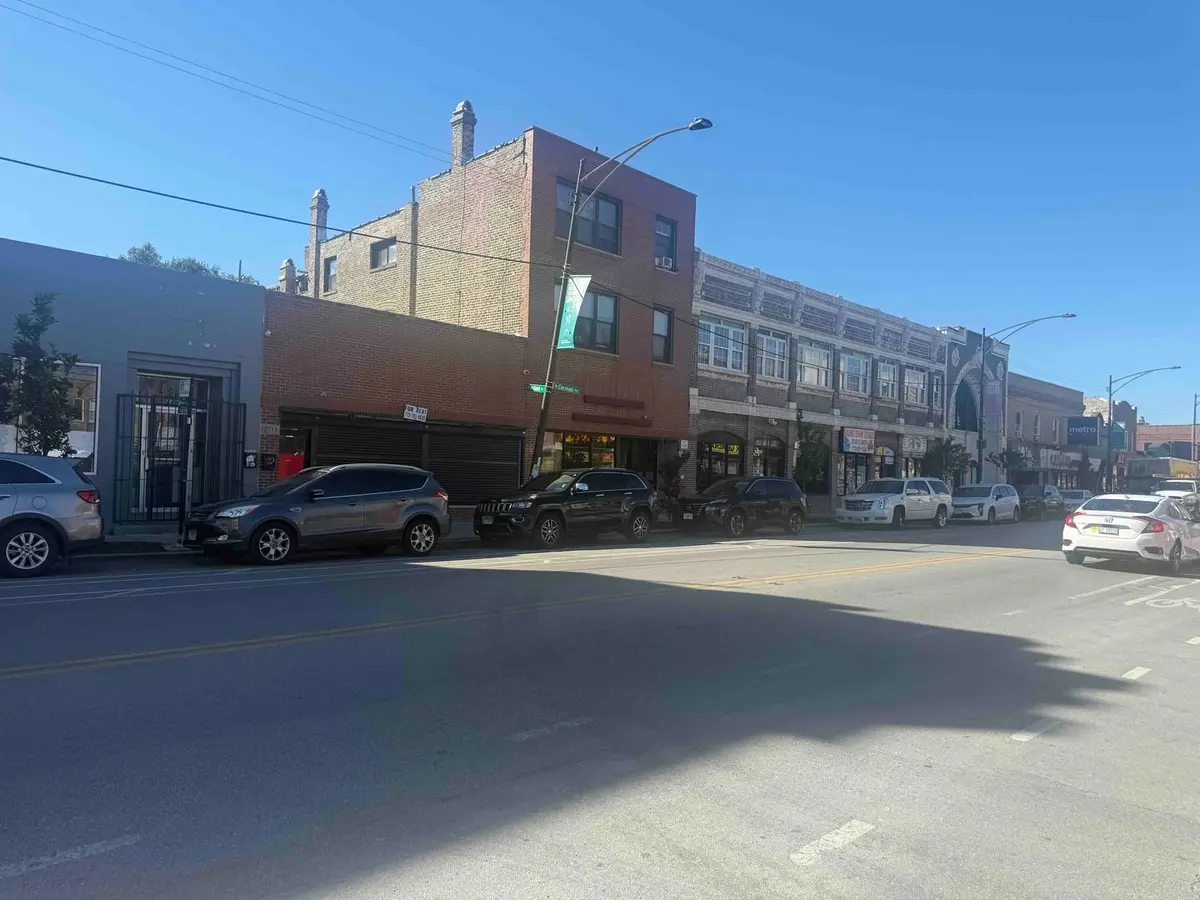 2733 W cermak Road