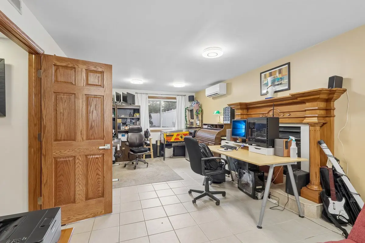 2489 Willoughby Lane