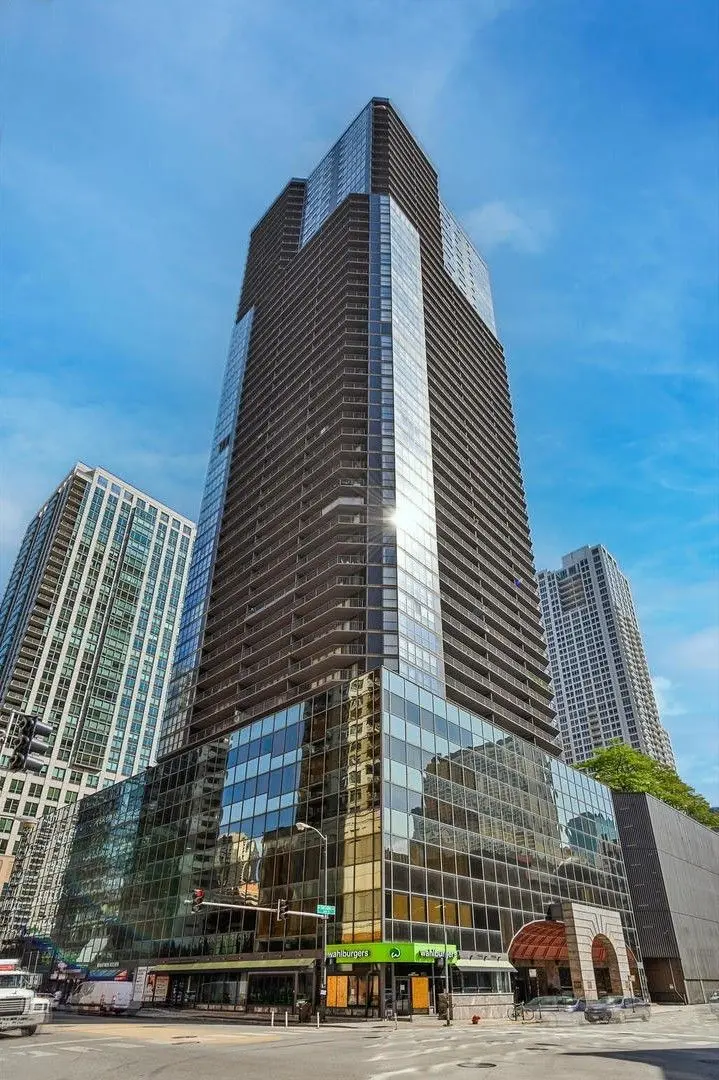 10 E Ontario Street