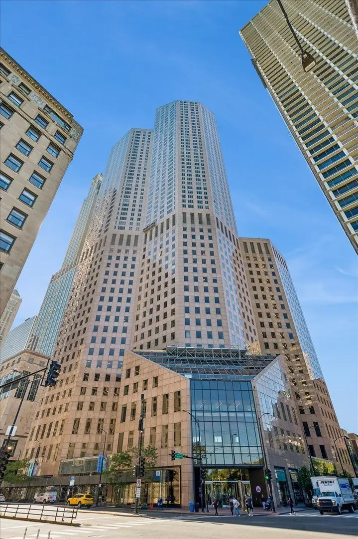 950 N Michigan Avenue