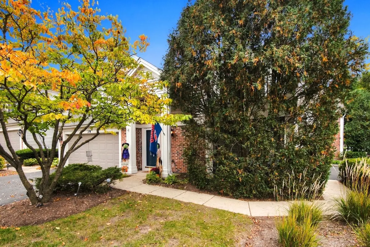 41 W Briarwood Drive