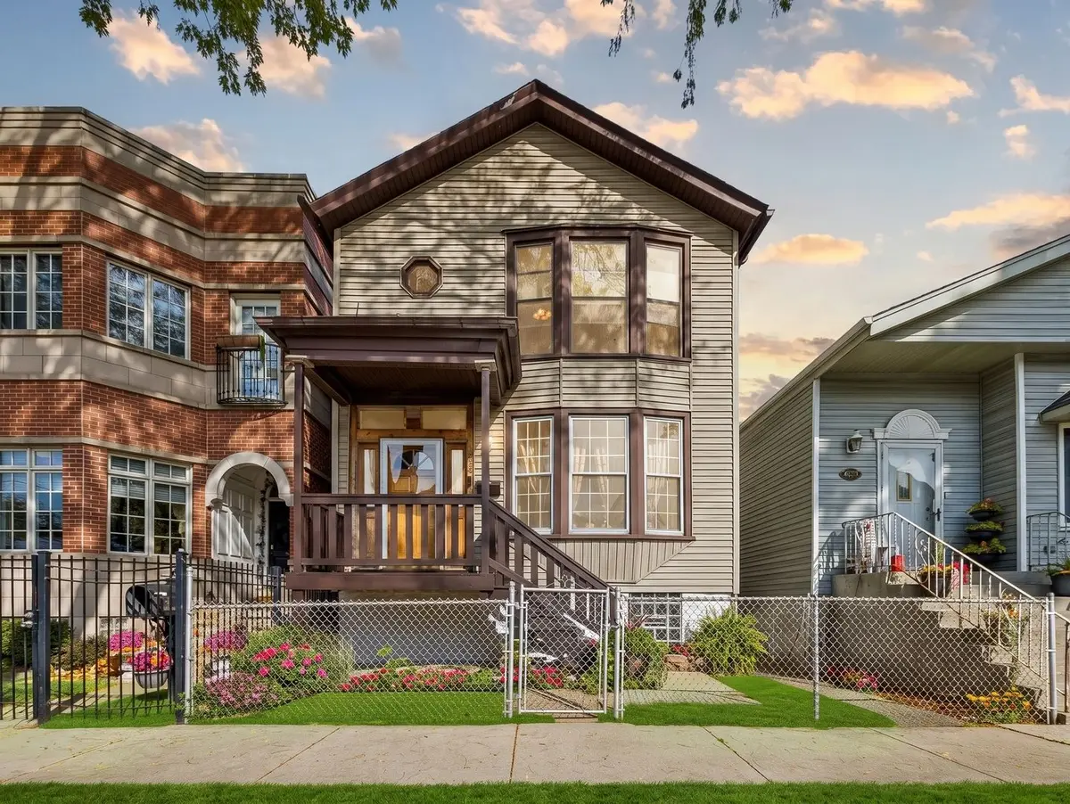 628 W 43rd Place