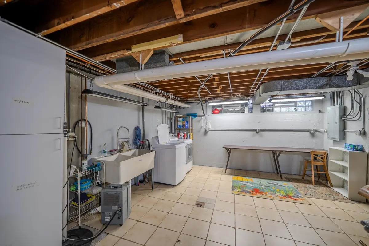 932 E 55th Street