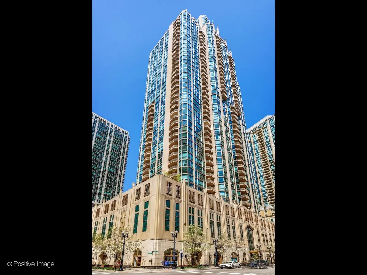21 E Huron Street