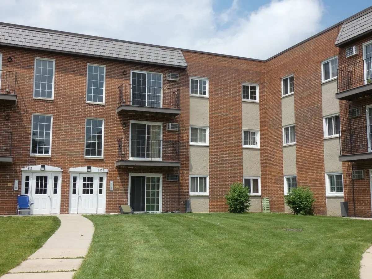 121 W Elk Trail