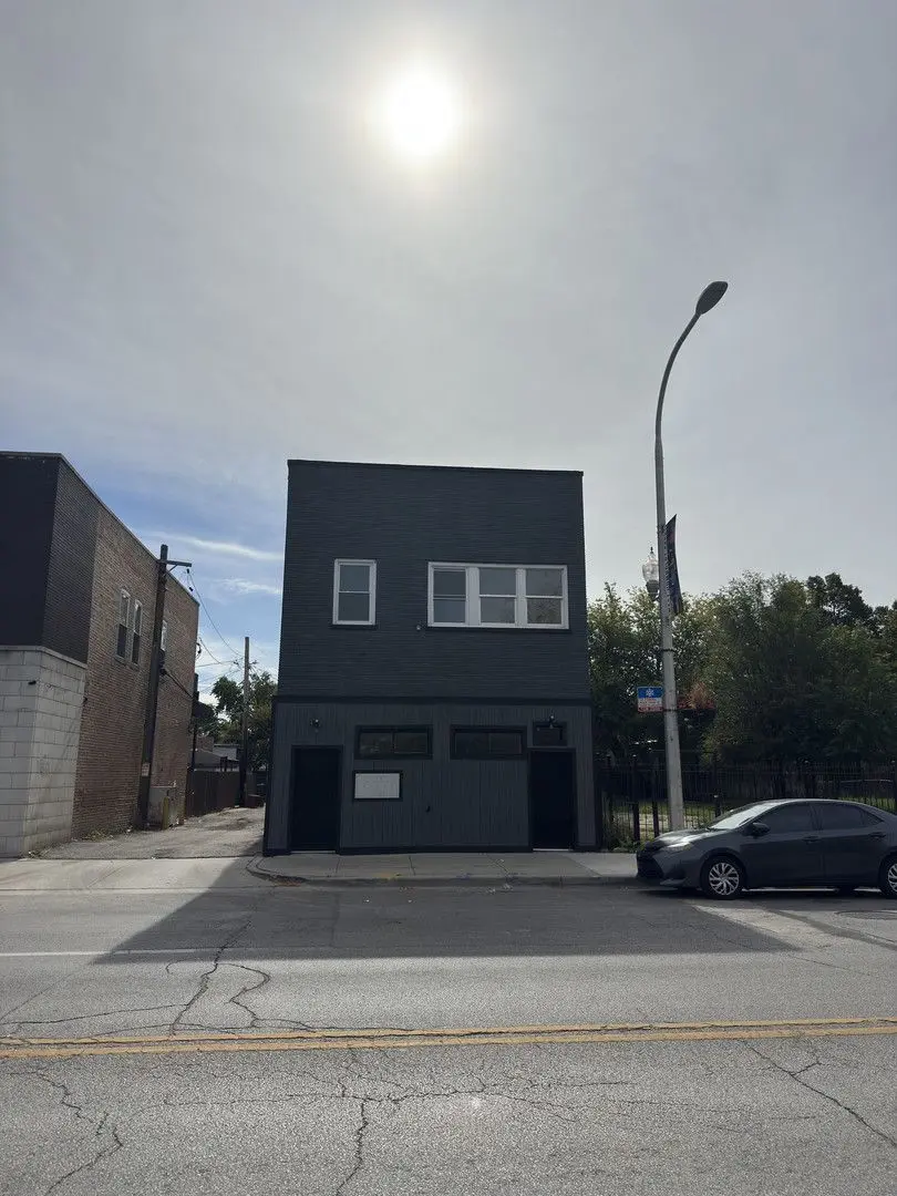 3447 W Chicago Avenue