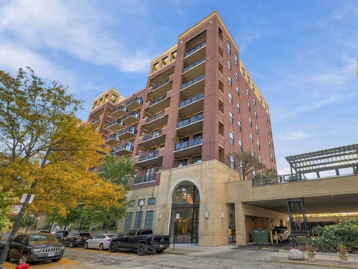 811 W 15th Place