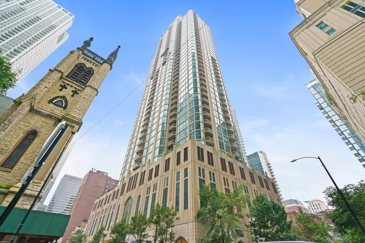 21 E HURON Street