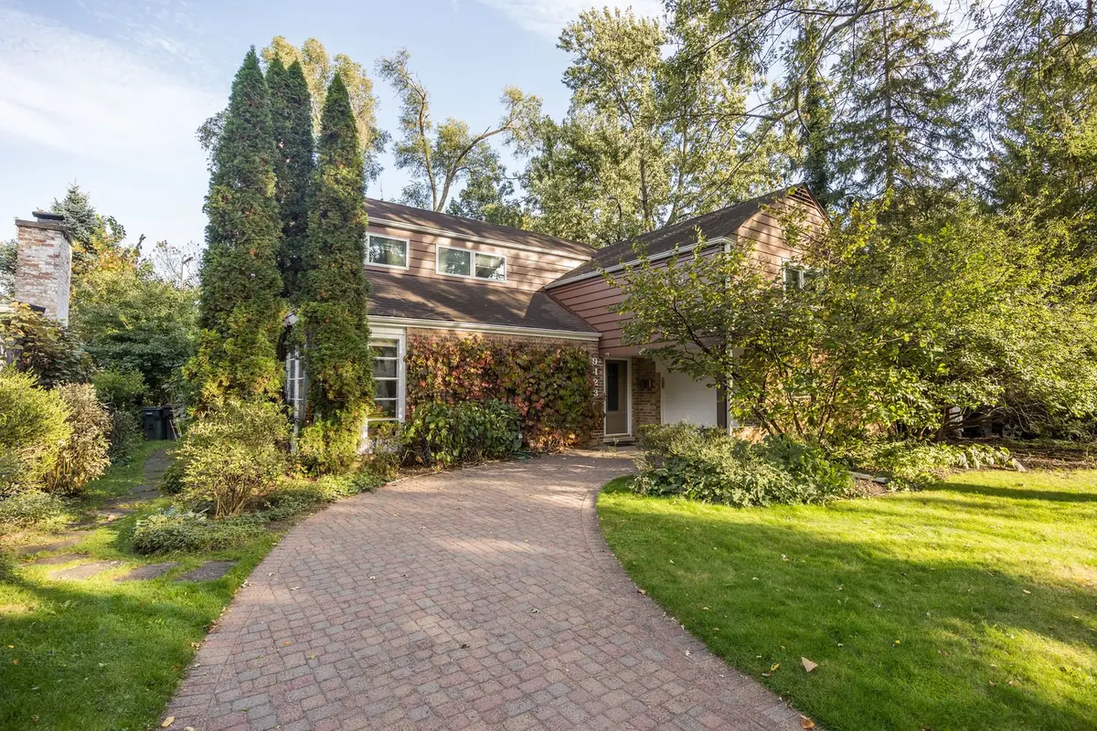 9423 Lincolnwood Drive