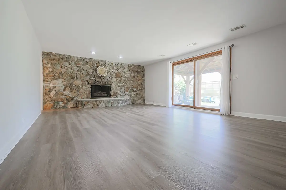 1601 N Rosetree Lane