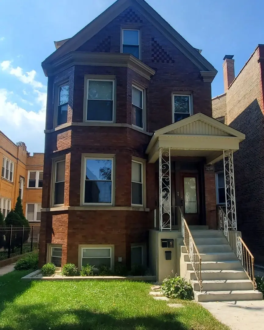 3238 N Hamlin Avenue