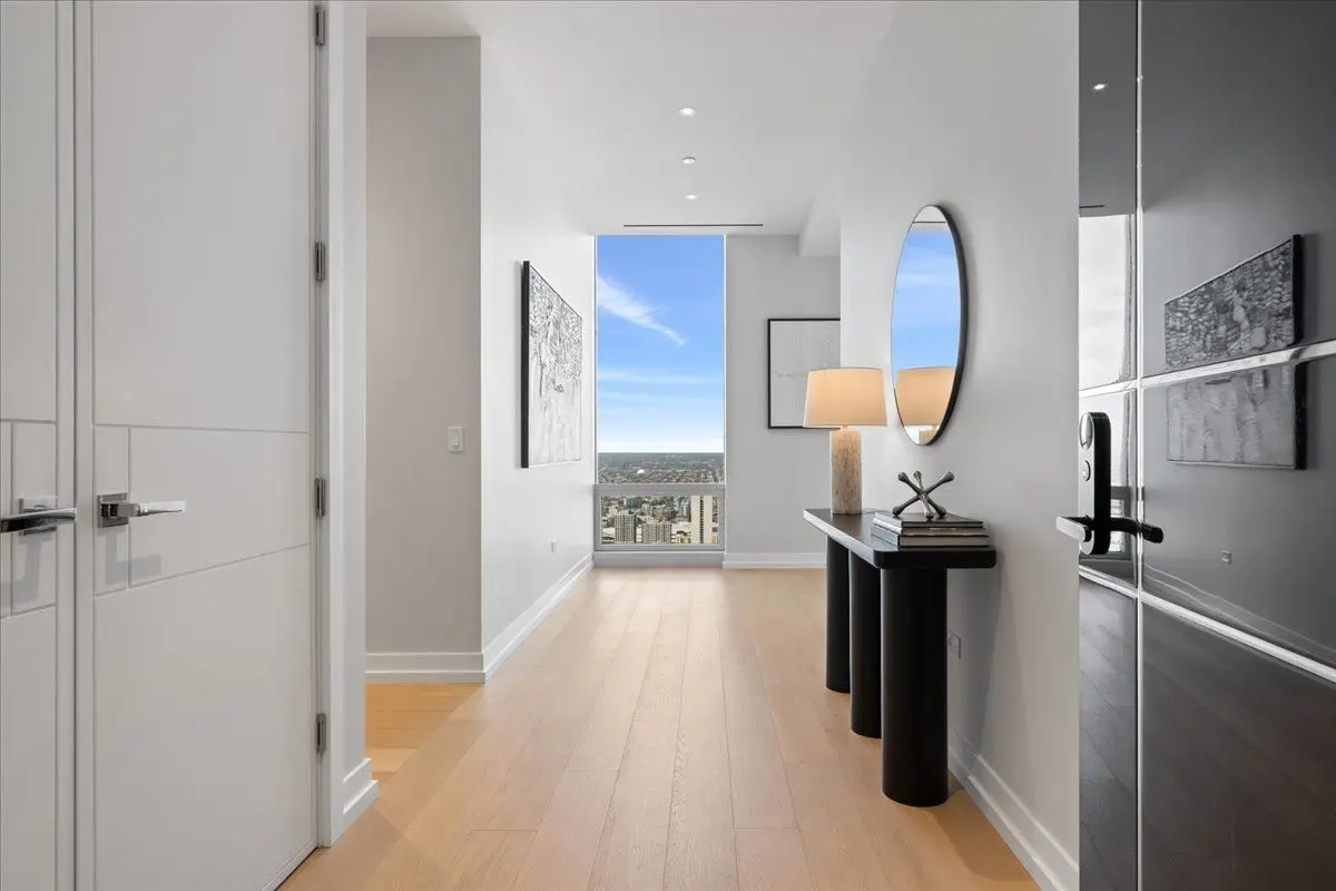 14 W Superior Street