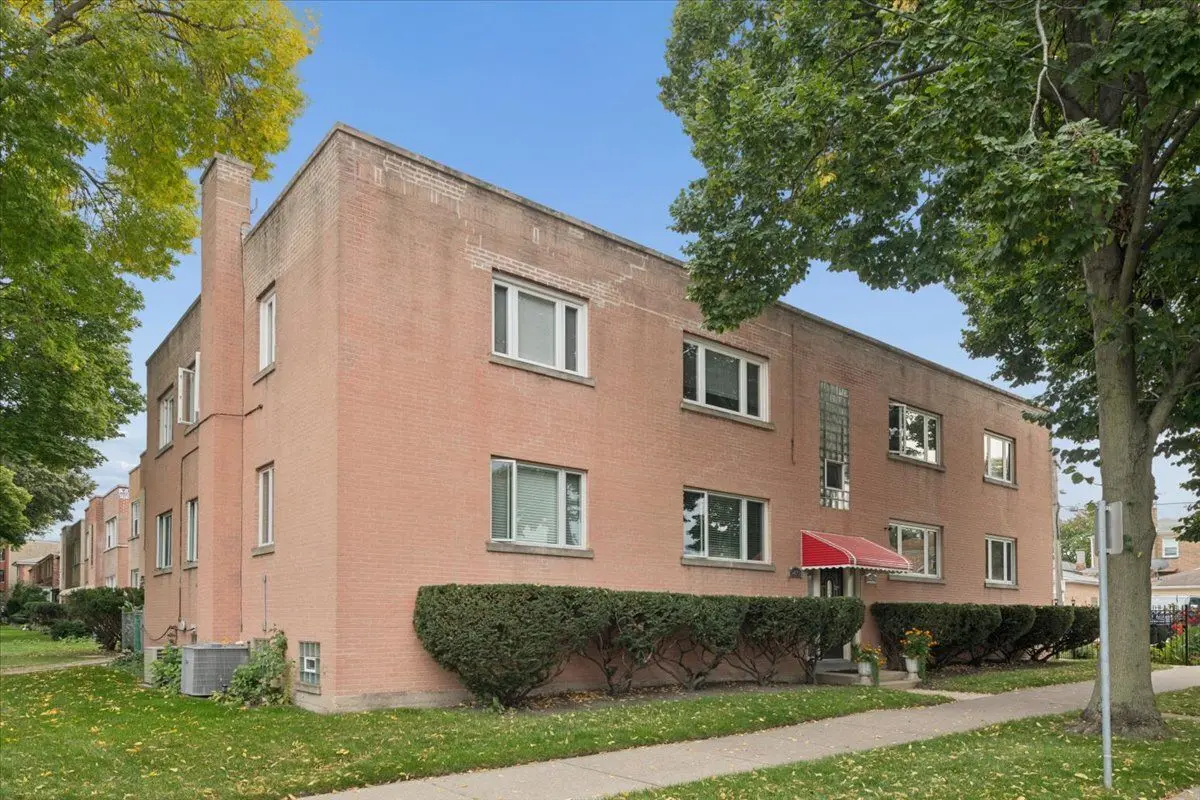 5421 N Washtenaw Avenue