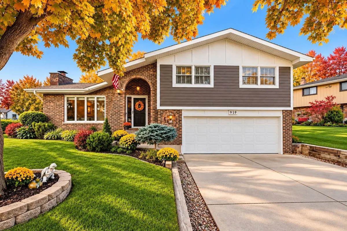 919 Hillview Drive