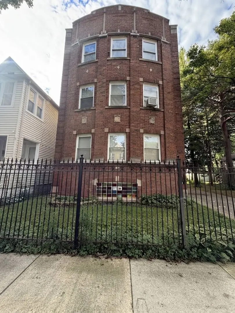 1133 E 81st Place