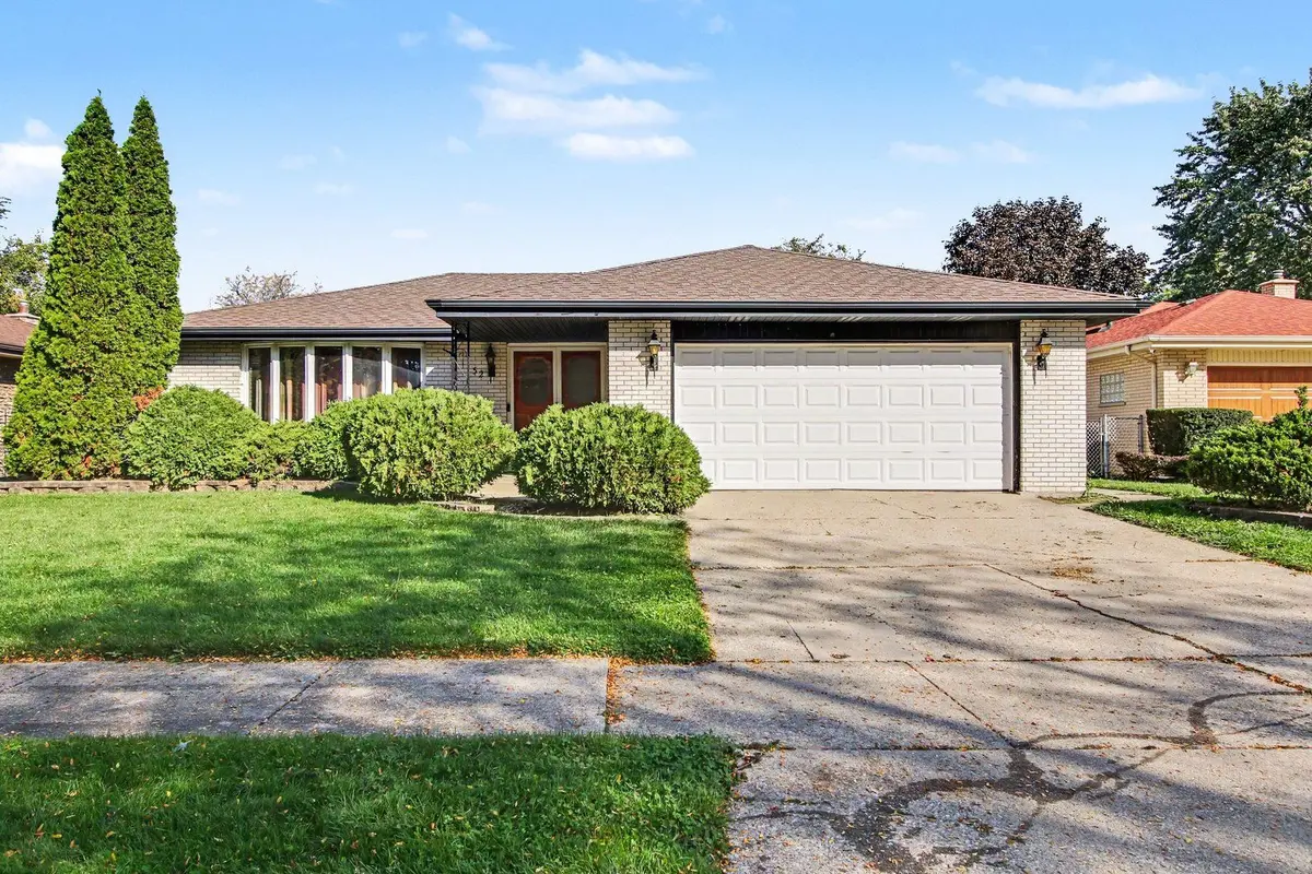 1132 E 166th Place