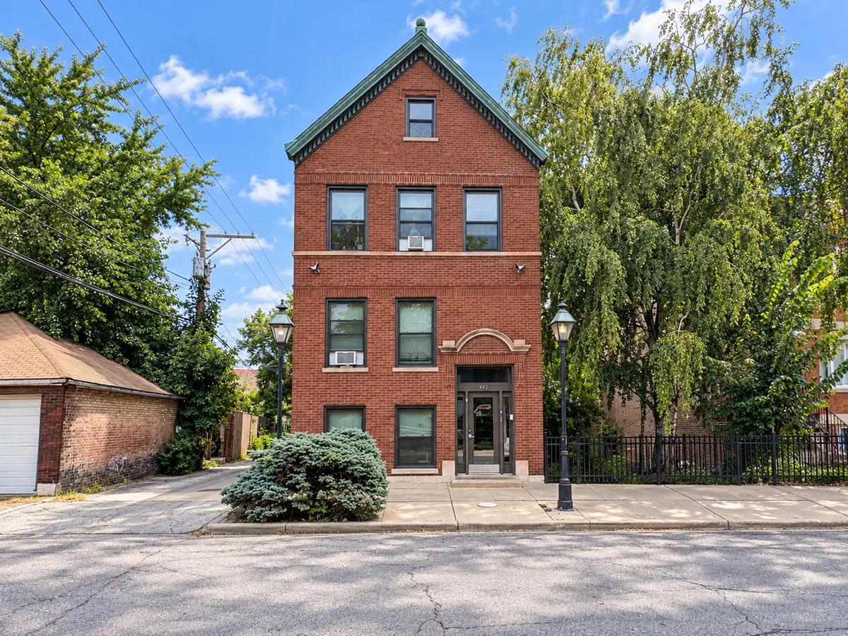 942 W 34th Street