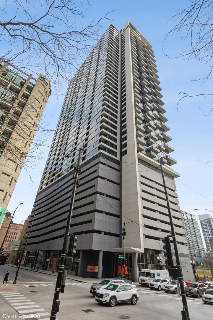 235 W VAN BUREN Street