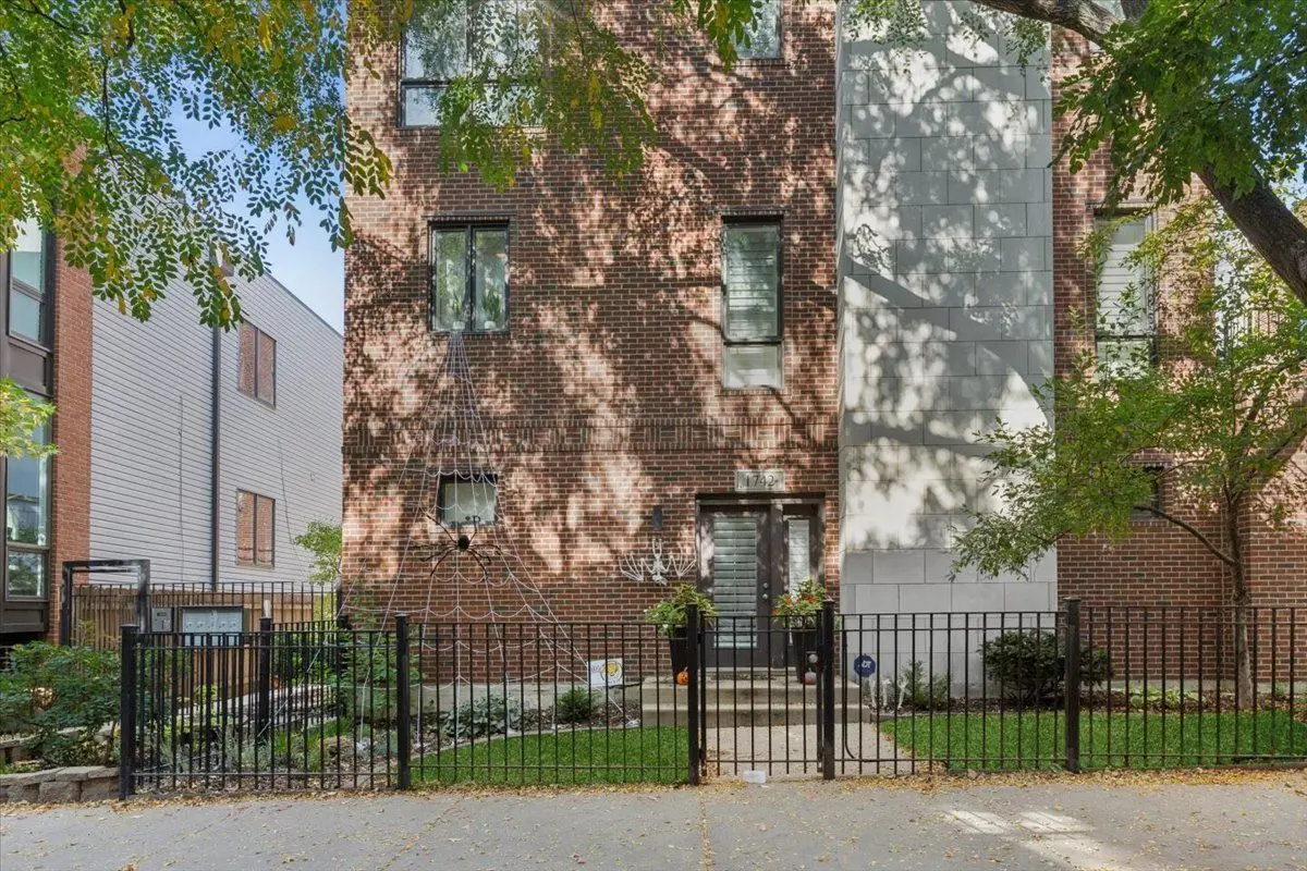 1742 W Diversey Parkway