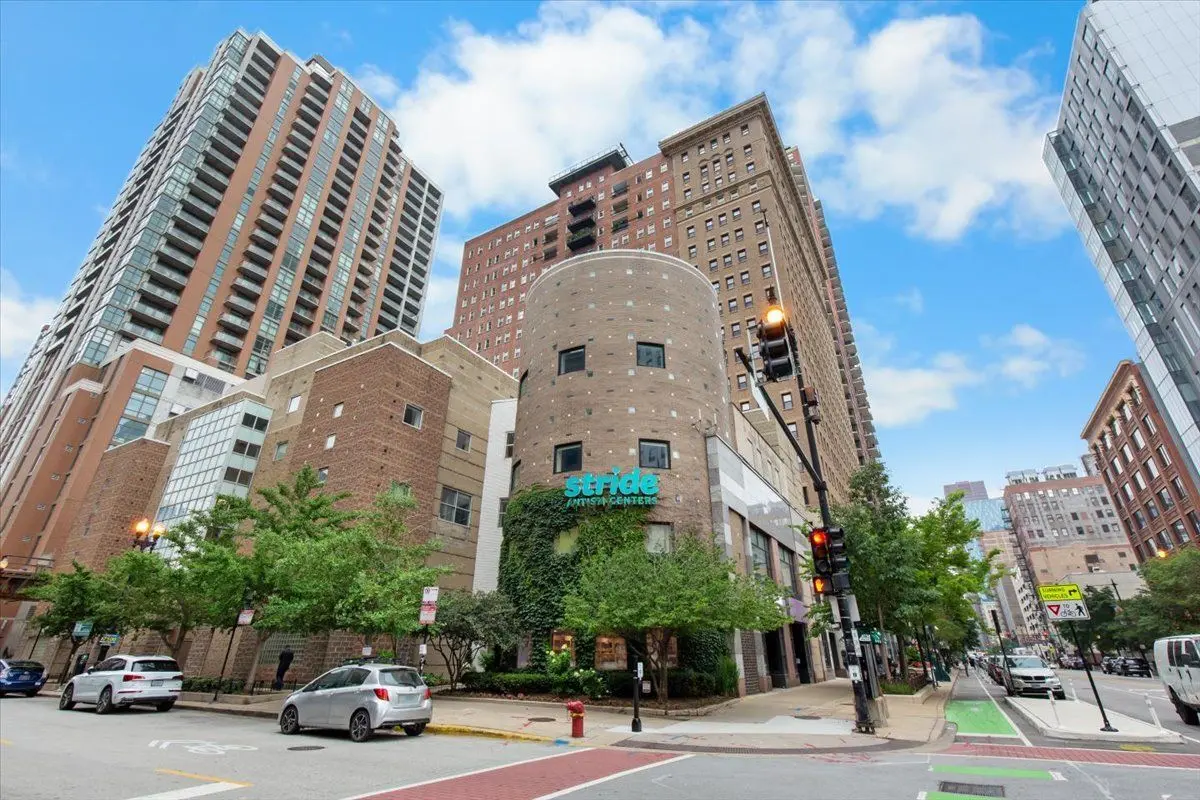 40 E 9TH Street