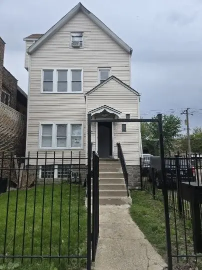 5244 S ASHLAND Avenue