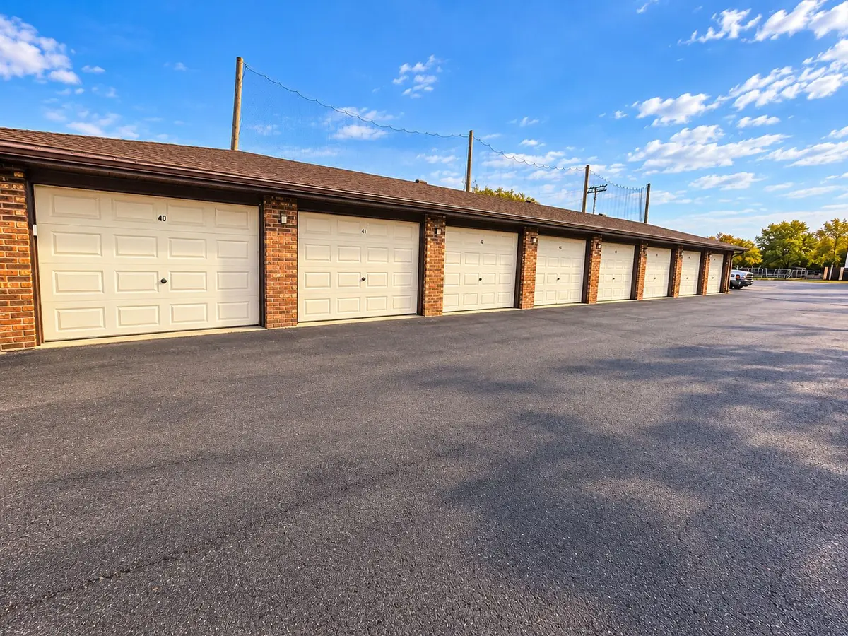 5237 James Lane