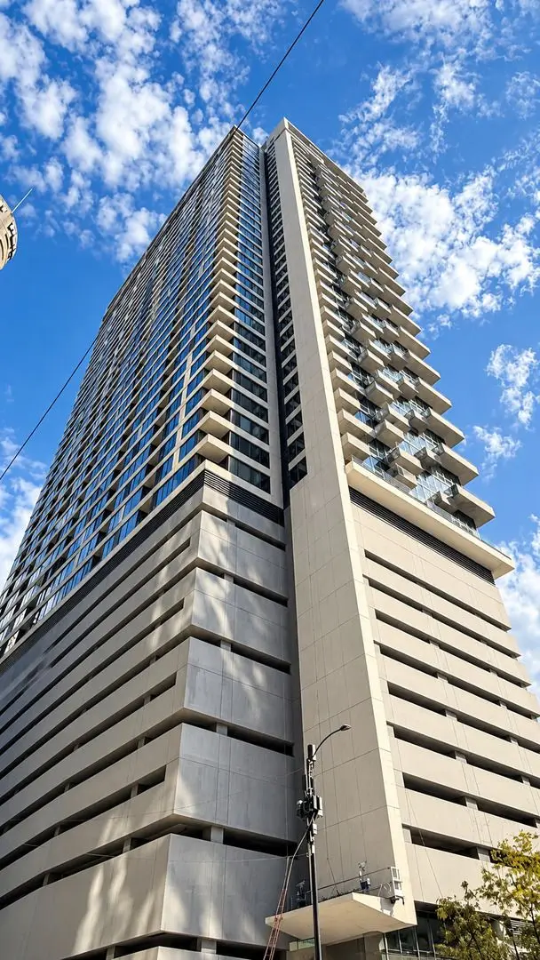 235 W Van Buren Street