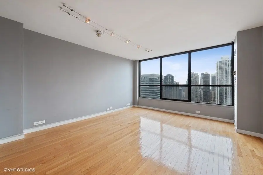 405 N WABASH Avenue